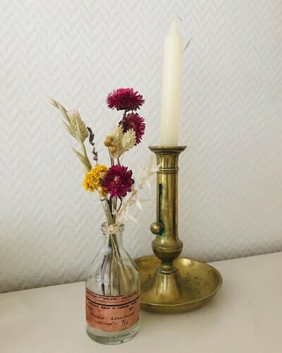 Les Immortelles- Bouquet de fleurs séchées- Contenant de seconde main, chiné dans une brocante. Création artisanale.