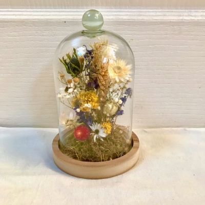 Globe en fleurs séchées. Les Immortelles, création artisanale en fleurs naturelles